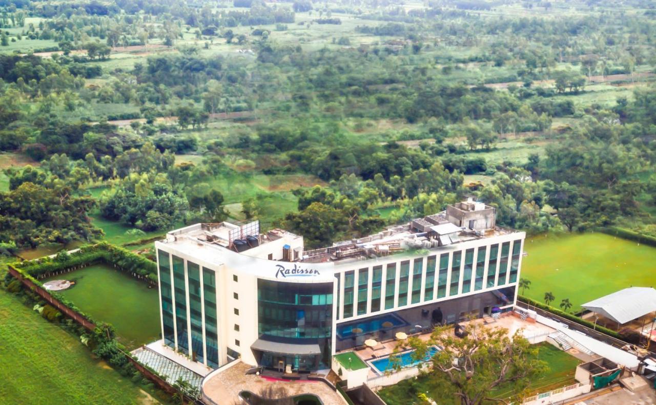 Radisson Hotel Bareilly Airport Exteriör bild