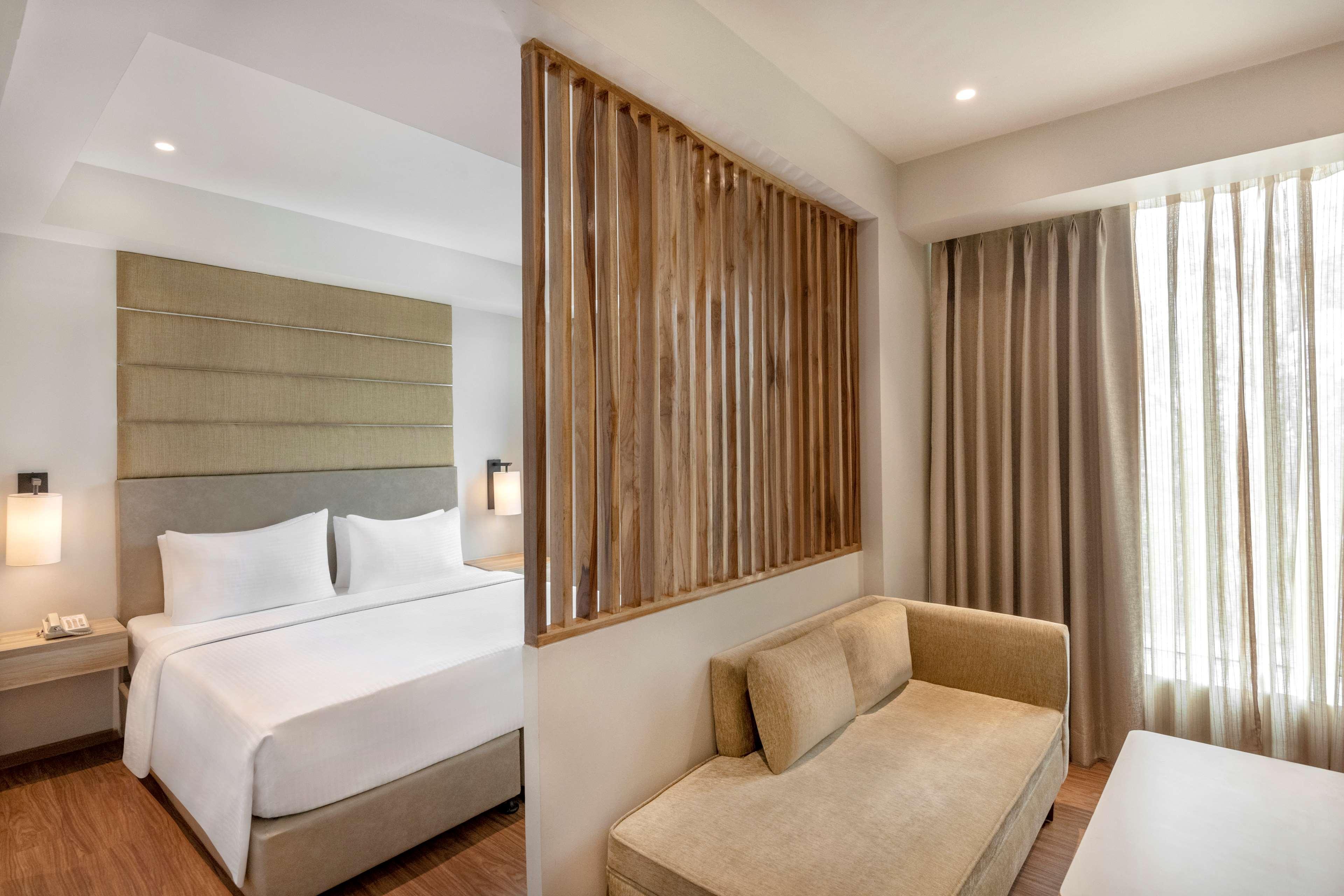 Radisson Hotel Bareilly Airport Exteriör bild