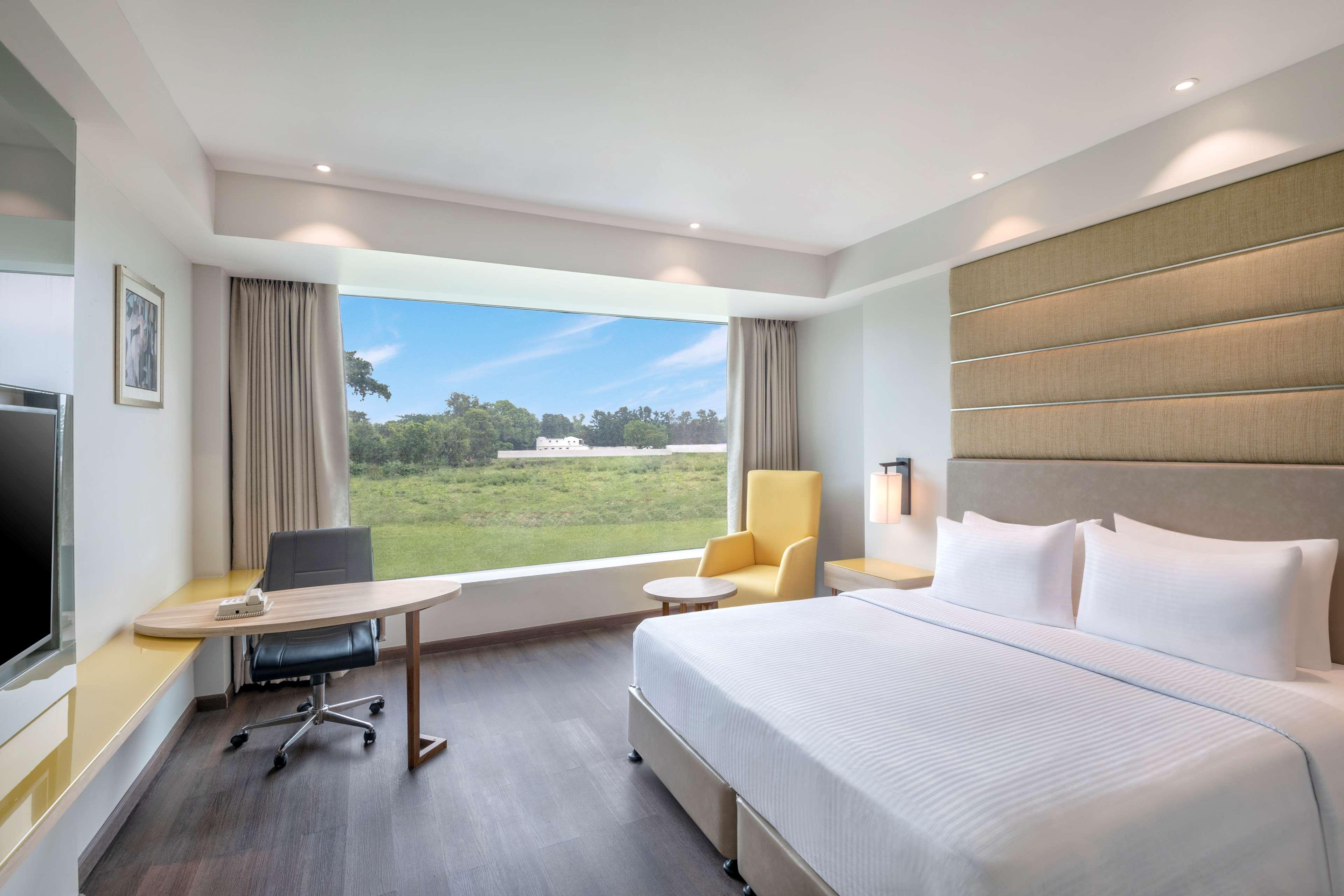 Radisson Hotel Bareilly Airport Exteriör bild
