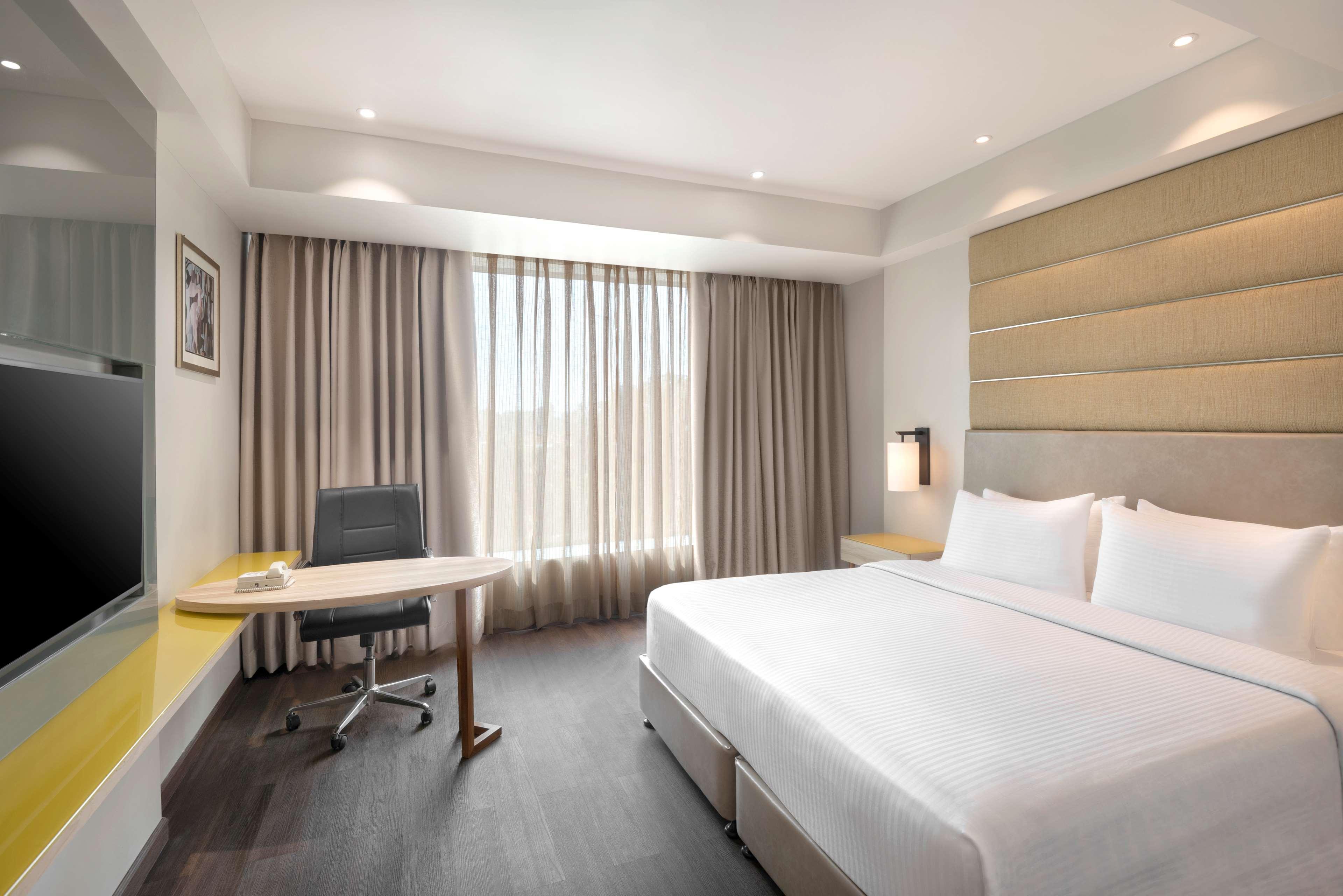 Radisson Hotel Bareilly Airport Exteriör bild