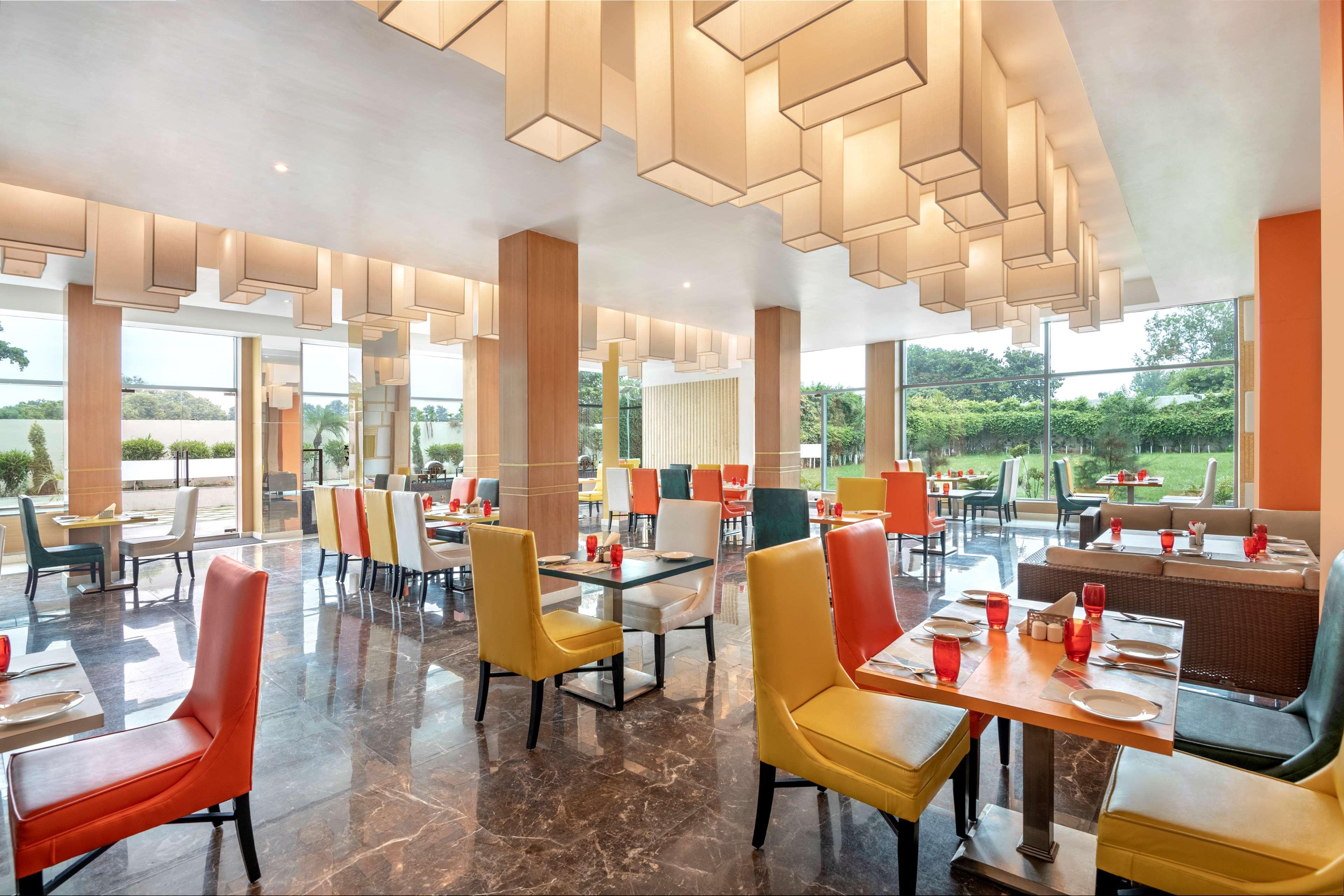 Radisson Hotel Bareilly Airport Exteriör bild