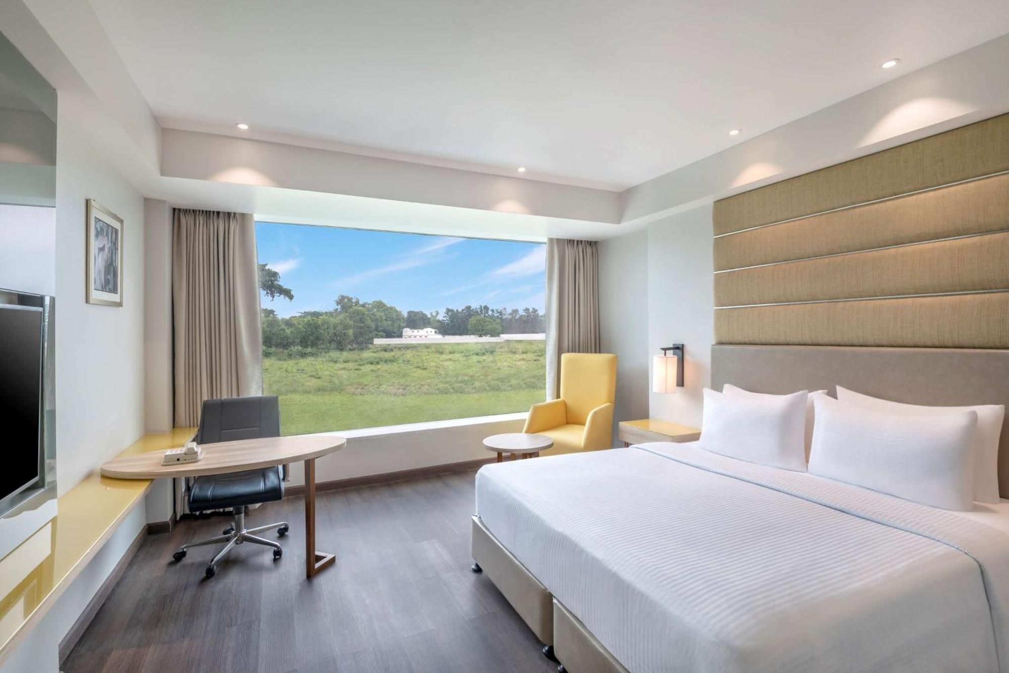 Radisson Hotel Bareilly Airport Exteriör bild
