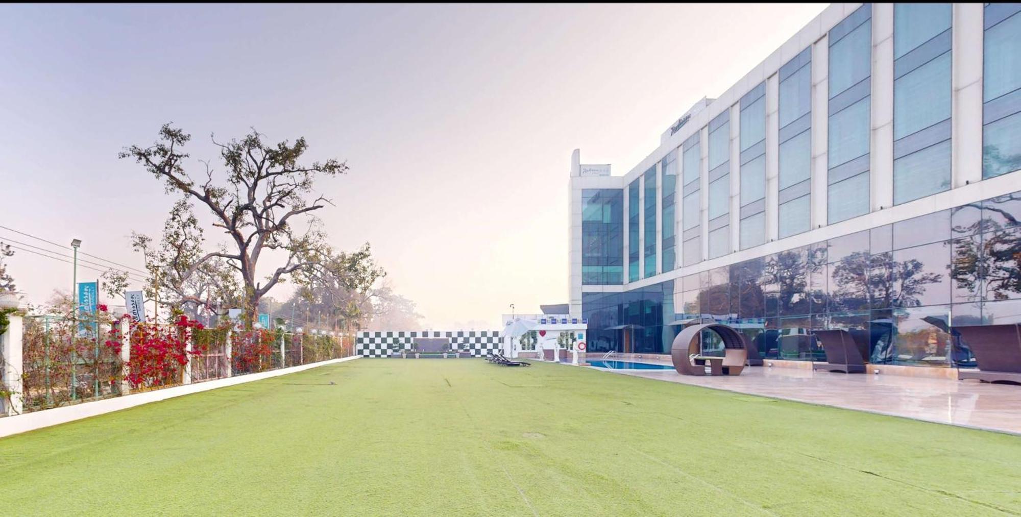Radisson Hotel Bareilly Airport Exteriör bild