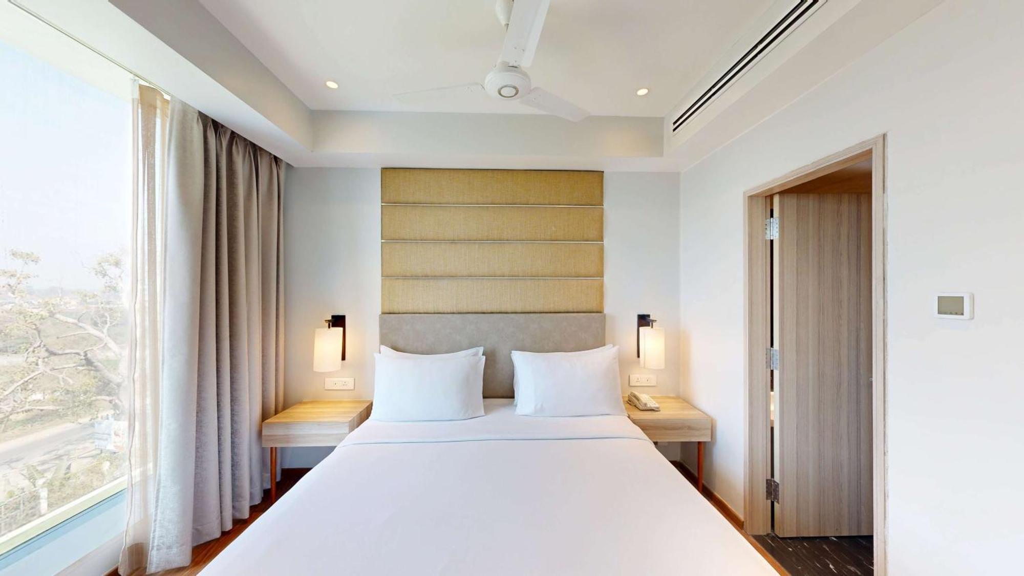 Radisson Hotel Bareilly Airport Exteriör bild