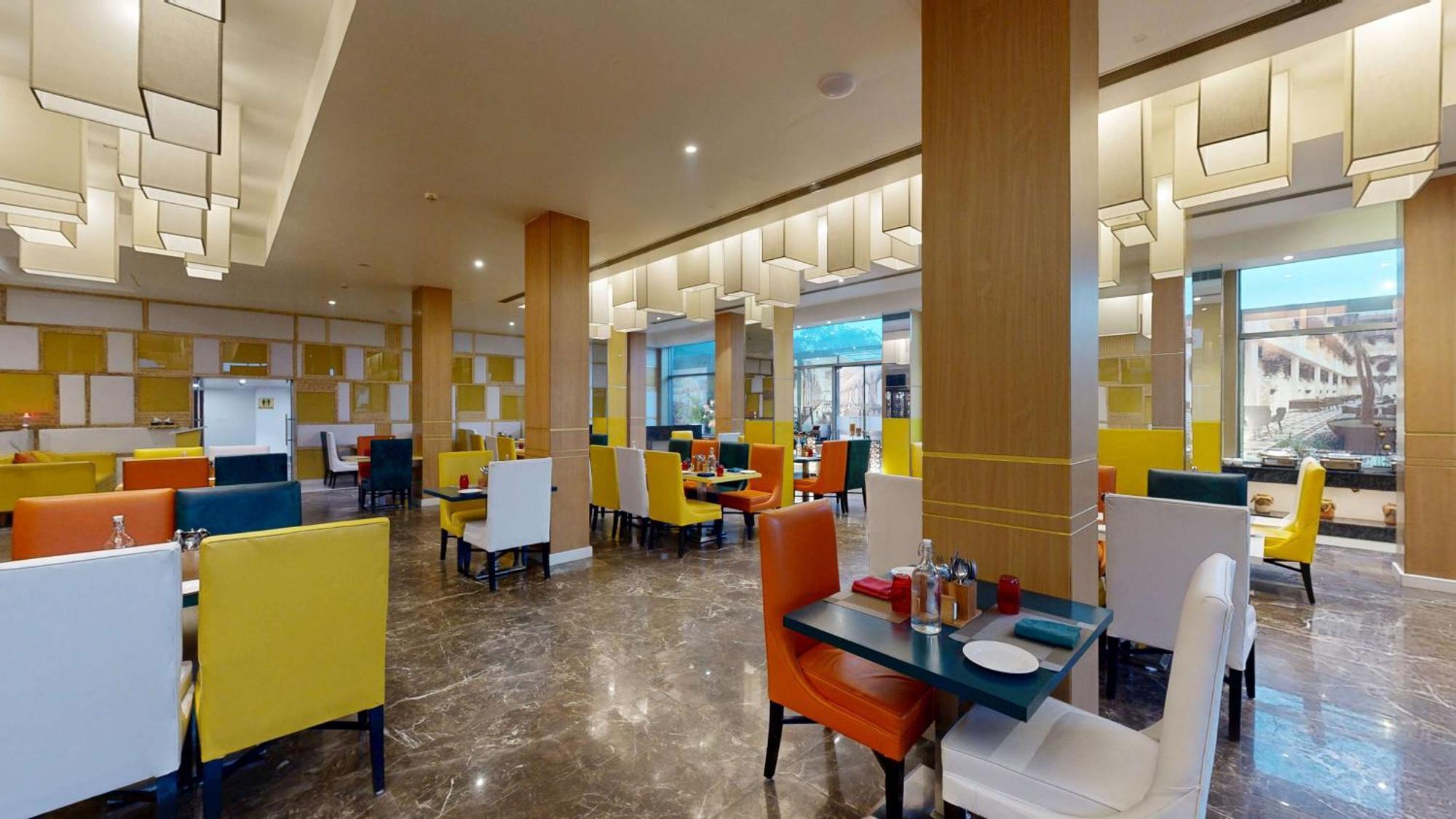 Radisson Hotel Bareilly Airport Exteriör bild