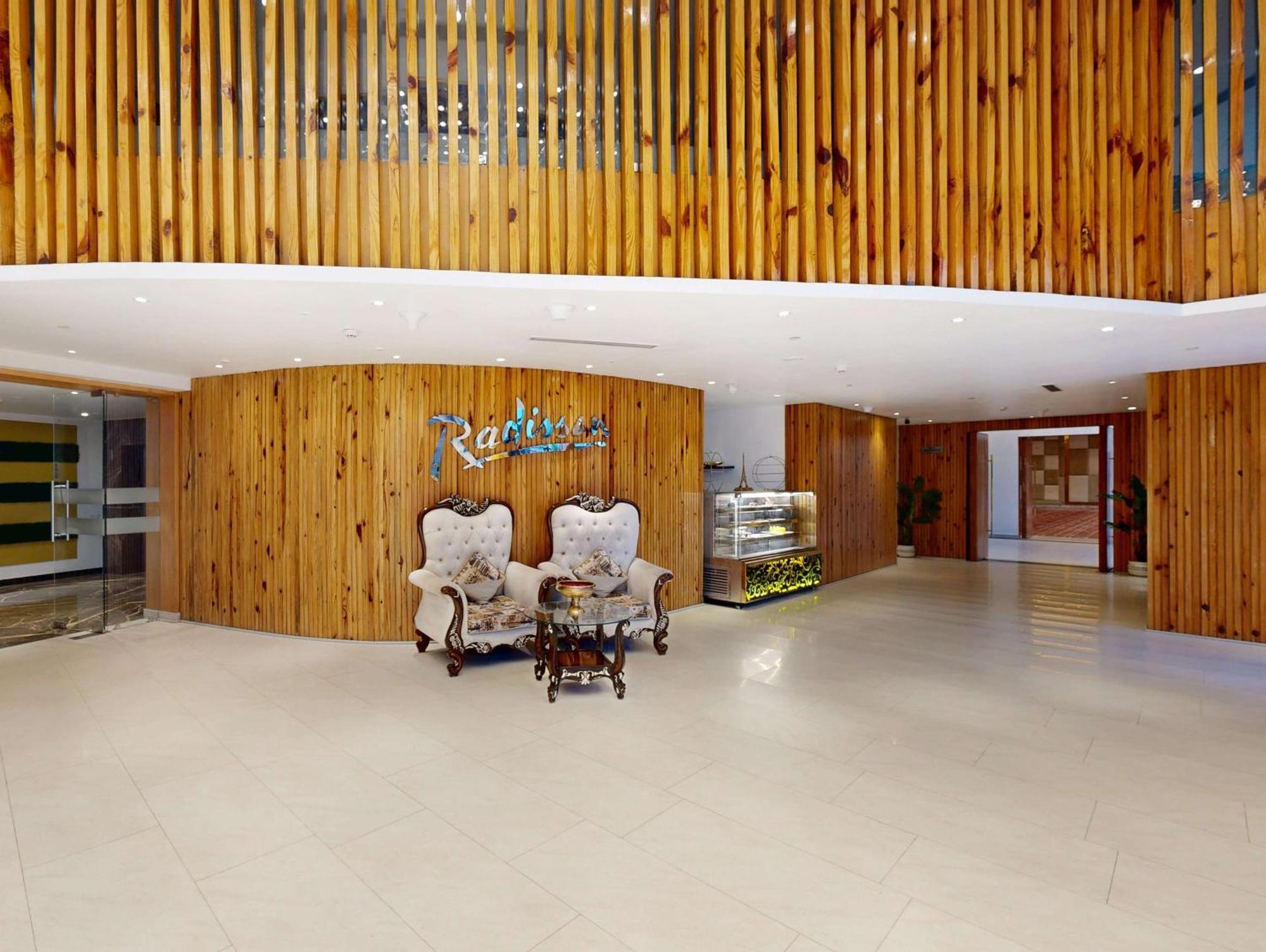 Radisson Hotel Bareilly Airport Exteriör bild